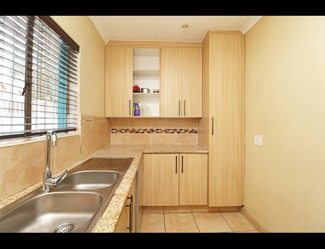 3 BEDROOM HOUSE FOR SALE IN KEW